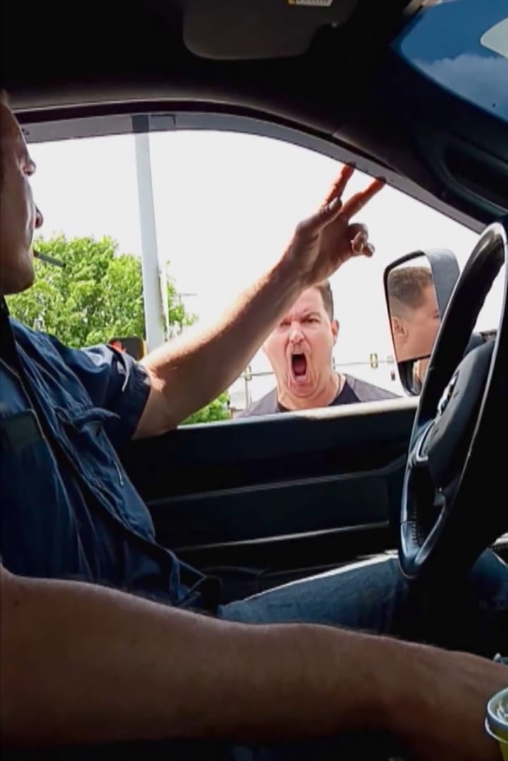 Guerra en la carretera T3 E18 · Señal de alarma en la programación de AMC Break (Documentales)