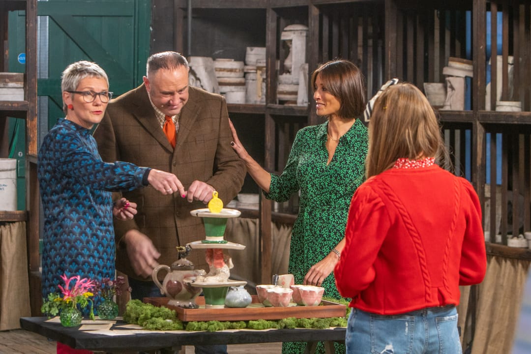 Maestros de la cerámica Estatuas desnudas y jarras griegas AMC SELEKT